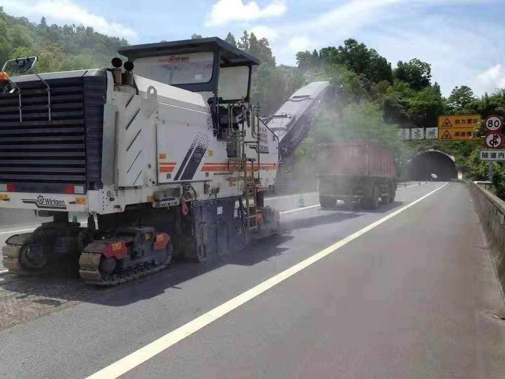 公路養(yǎng)護(hù)中冷再生機(jī)租賃如何去做？